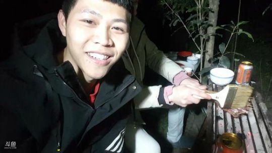 我在斗鱼看美食老王直播美食