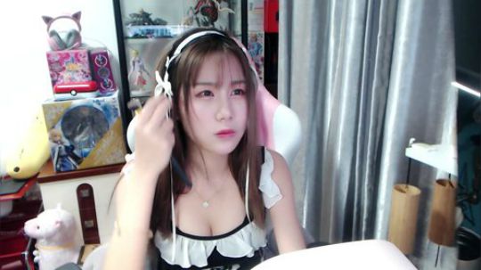 喵老师的圣诞树发布了一个斗鱼视频2018-12-27