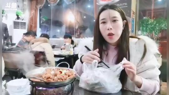 肖淑洁生命中的光和盐发布了一个斗鱼视频2018-12-27
