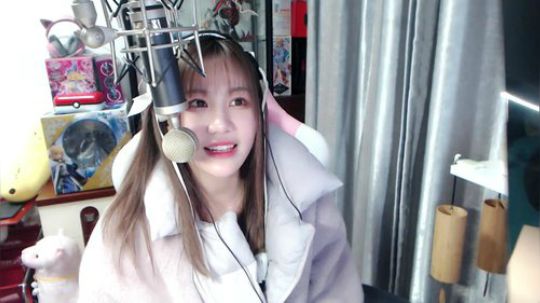 我本善良72发布了一个斗鱼视频2018-12-27