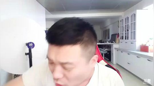 我在斗鱼看户外王总直播户外