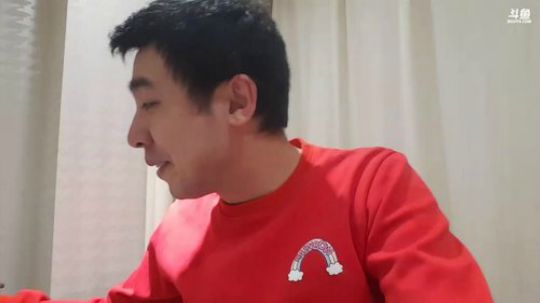 我在斗鱼看小主播无尽直播美食