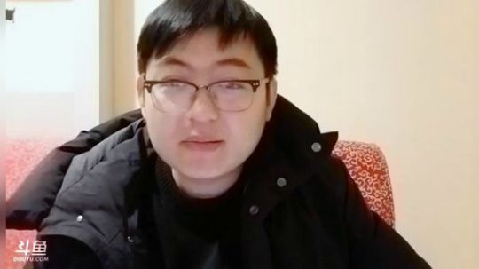 我在斗鱼看火力堂主直播户外