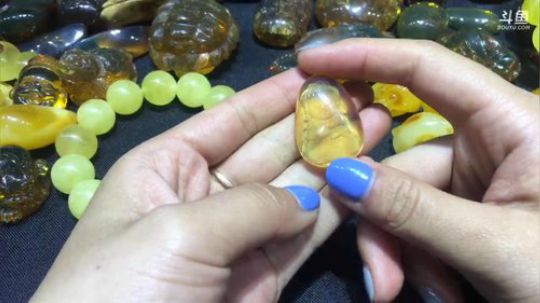 我在斗鱼看中憬私人订制现场雕刻直播户外