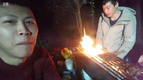 我在斗鱼看美食老王直播美食