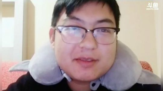 我在斗鱼看火力堂主直播户外