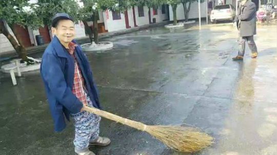 敬老院铲雪做饭。 2018-12-31 12点场