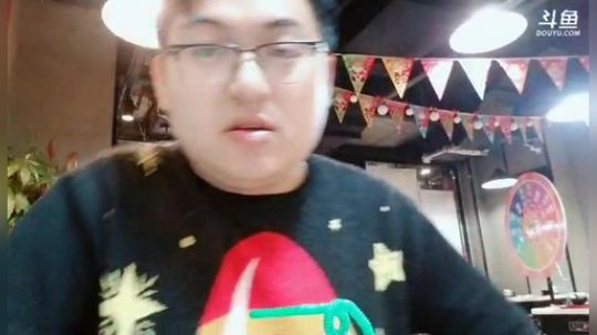 我在斗鱼看火力堂主直播户外