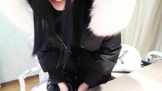 我在斗鱼看丽亚celiahunne直播音乐