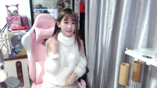 喵老师的圣诞树发布了一个斗鱼视频2019-01-02