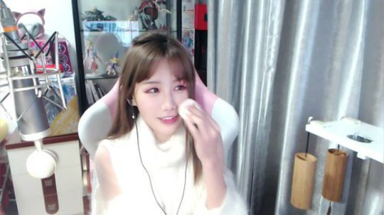 喵老师的圣诞树发布了一个斗鱼视频2019-01-03