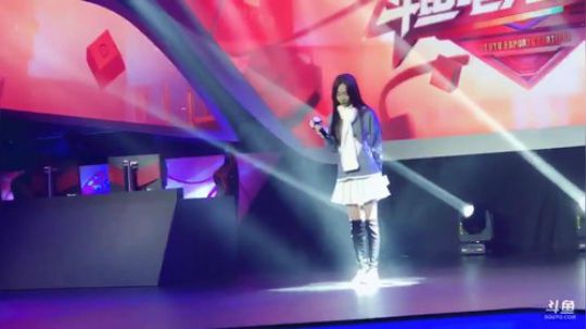 斗鱼电竞游戏现场... 2018-12-30 18点场