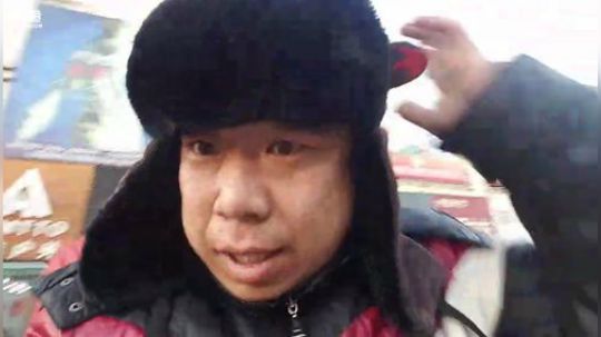 我在斗鱼看主播小黑亮亮直播美食