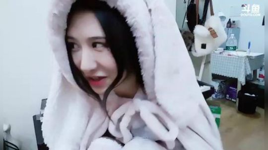 花街灯如昼zz发布了一个斗鱼视频2019-01-04