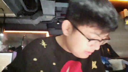 我在斗鱼看火力堂主直播户外