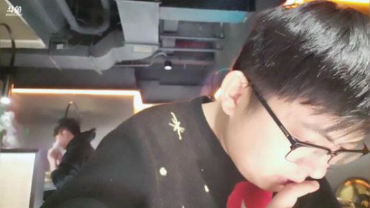 我在斗鱼看火力堂主直播户外