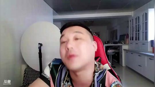 我在斗鱼看户外王总直播户外