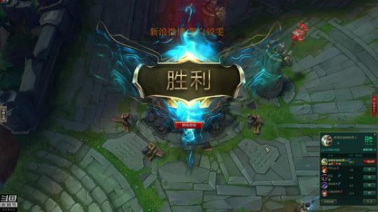我在斗鱼看黑白锐雯直播英雄联盟