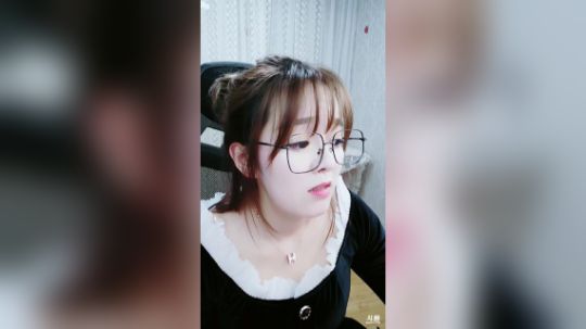 我在斗鱼看G奶三姐直播颜值