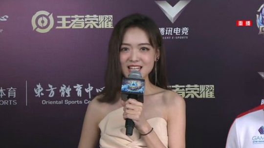 我在斗鱼看王者荣耀官方赛事直播王者荣耀