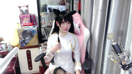 喵老师的圣诞树发布了一个斗鱼视频2019-01-06