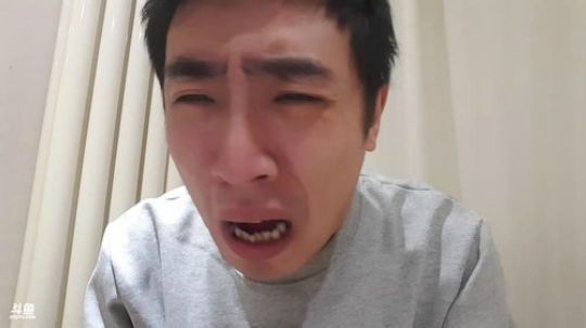 我在斗鱼看小主播无尽直播美食