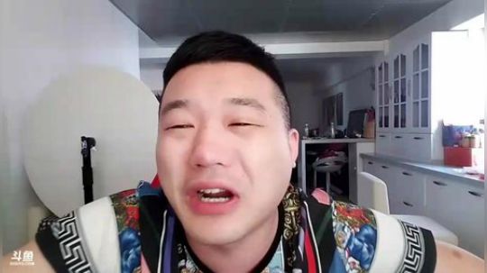 我在斗鱼看户外王总直播户外