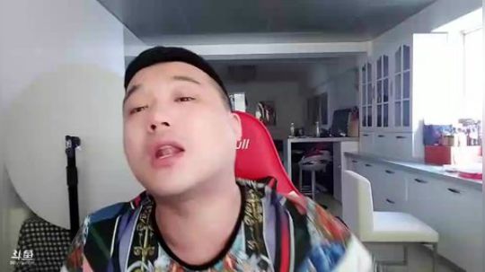 我在斗鱼看户外王总直播户外