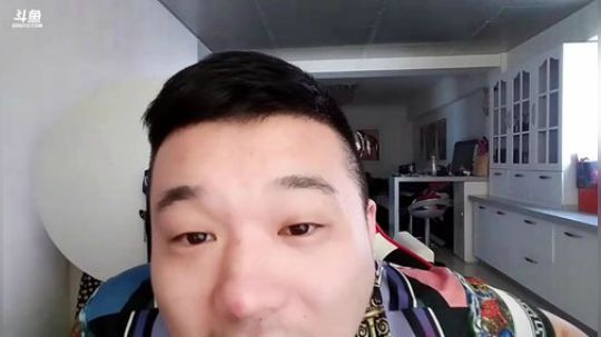 我在斗鱼看户外王总直播户外
