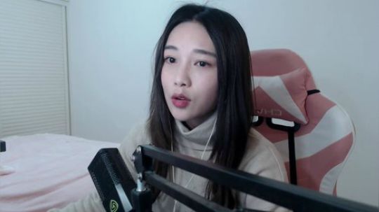 肖淑洁生命中的光和盐发布了一个斗鱼视频2019-01-08