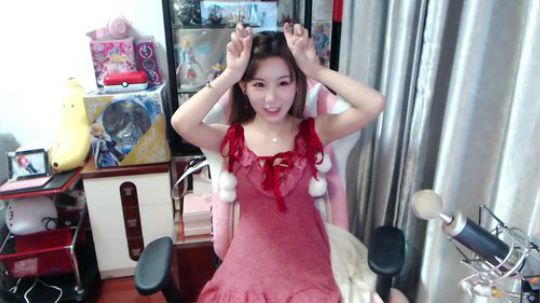 喵老师的圣诞树发布了一个斗鱼视频2019-01-08