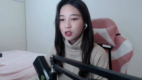 肖淑洁生命中的光和盐发布了一个斗鱼视频2019-01-08