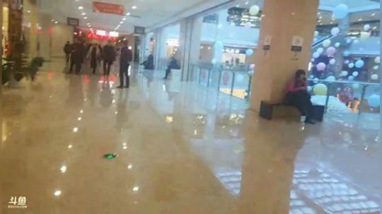 我在斗鱼看主播小黑亮亮直播美食
