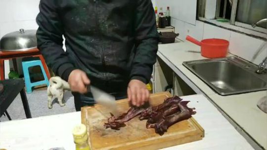 美食:腊山鼠腊鱼。 2019-01-09 17点场