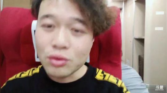 我在斗鱼看搞艺术的二牛直播户外