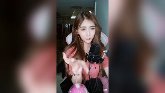 车灯粉粉哒
