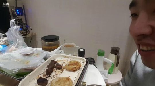 我在斗鱼看小主播无尽直播美食