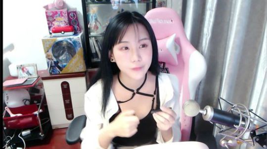 喵老师的圣诞树发布了一个斗鱼视频2019-01-12