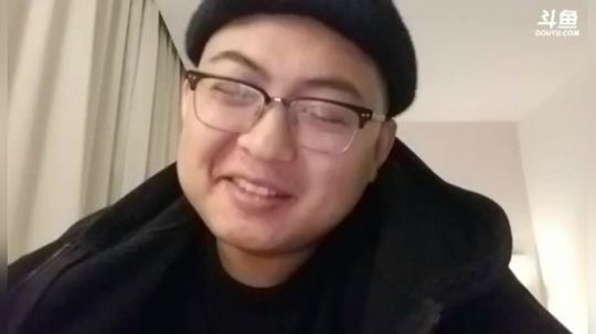 我在斗鱼看火力堂主直播户外