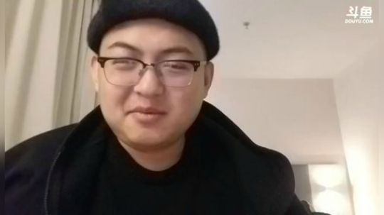我在斗鱼看火力堂主直播户外