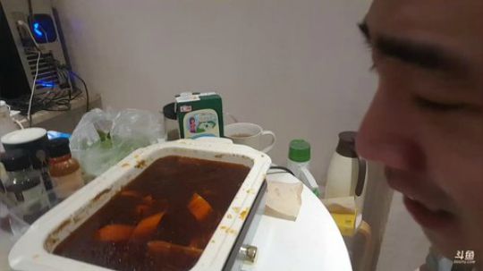 我在斗鱼看小主播无尽直播美食