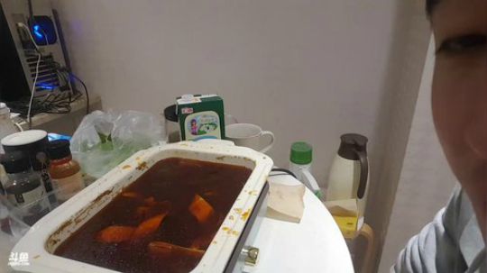 我在斗鱼看小主播无尽直播美食