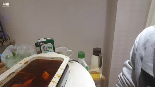 我在斗鱼看小主播无尽直播美食