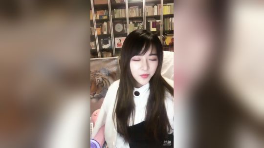 花街灯如昼zz发布了一个斗鱼视频2019-01-14