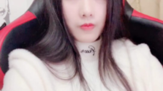 看这里看这里这里有个小可爱，