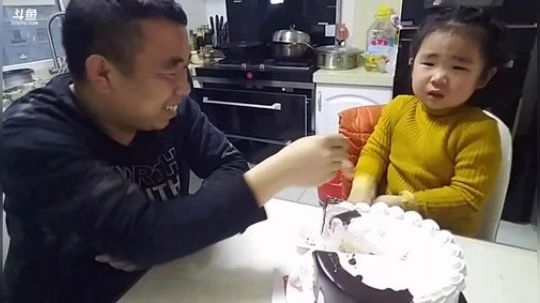 我在斗鱼看主播小黑亮亮直播美食