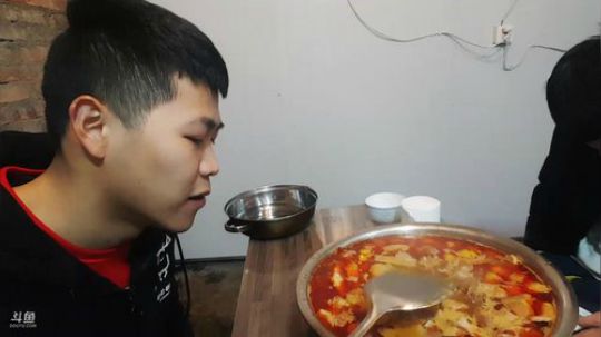 我在斗鱼看美食老王直播美食