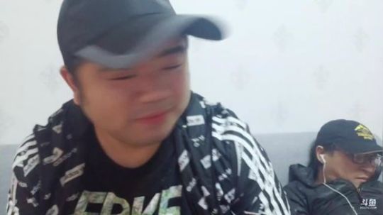 我在斗鱼看做个疯子直播户外