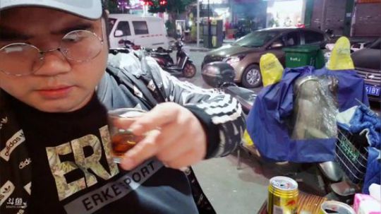 我在斗鱼看做个疯子直播户外