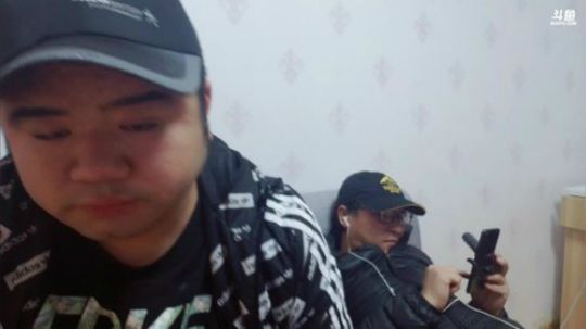 我在斗鱼看做个疯子直播户外